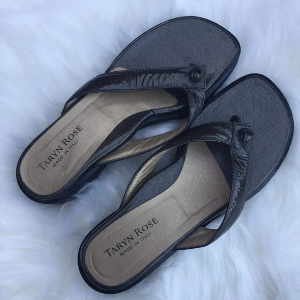 EUC Taryn Rose Knot Slip-on Sandals